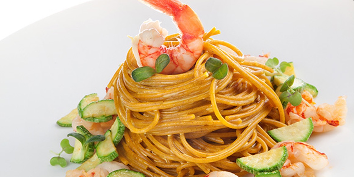 Spaghetti integrali gamberi, zucchine e zafferano