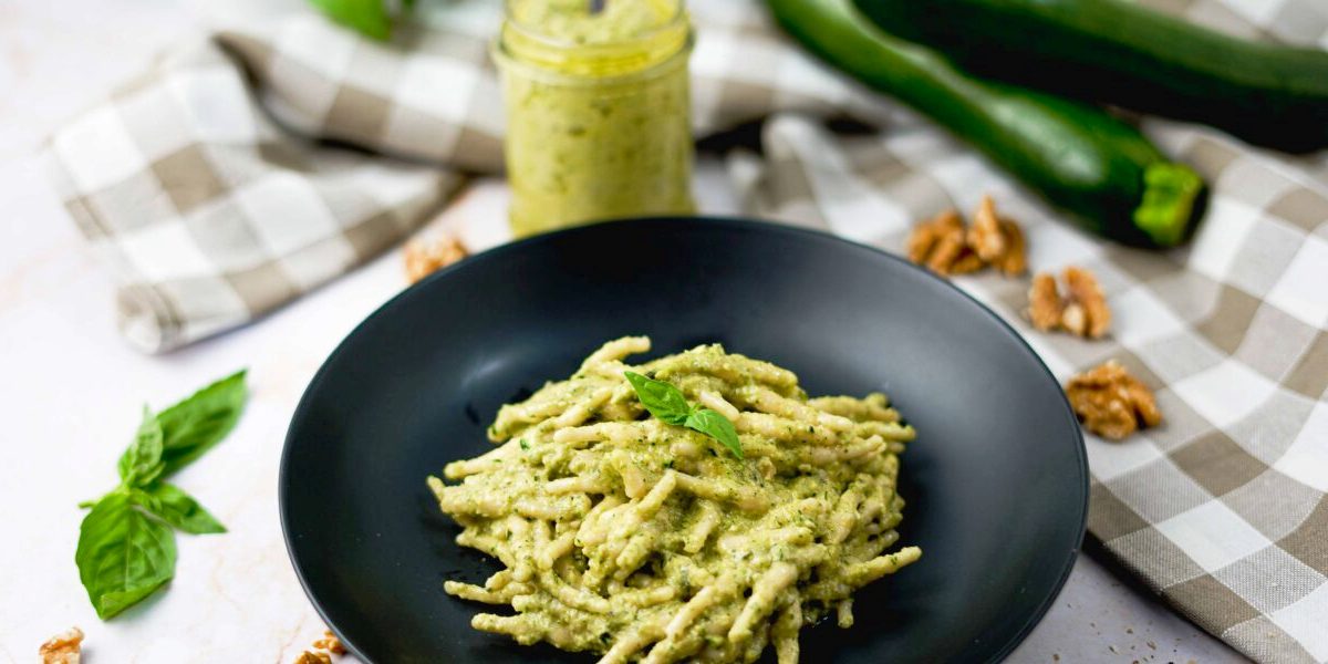 Trofie con pesto di zucchine e noci