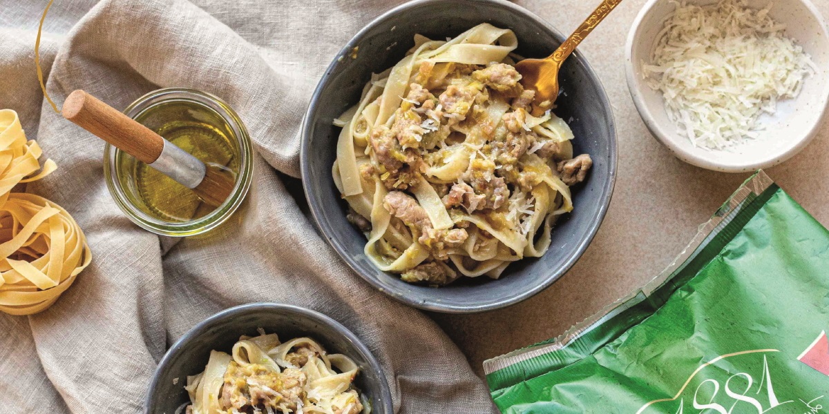 Tagliatelle con porri e luganega